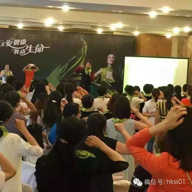 李橋博士，現(xiàn)場教大家頸部護(hù)理小妙招