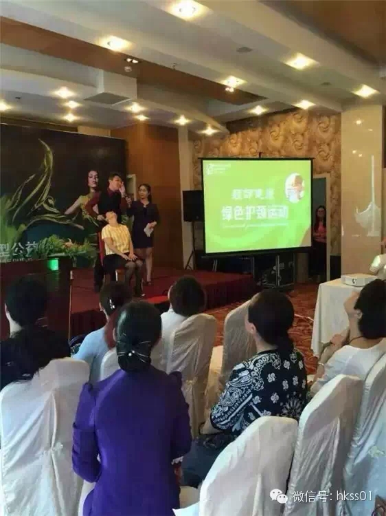 李橋博士，現(xiàn)場為我們的嘉賓們?cè)\斷問題